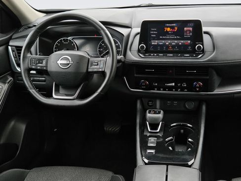 Used 2025 Nissan Rogue SV FWD image 13