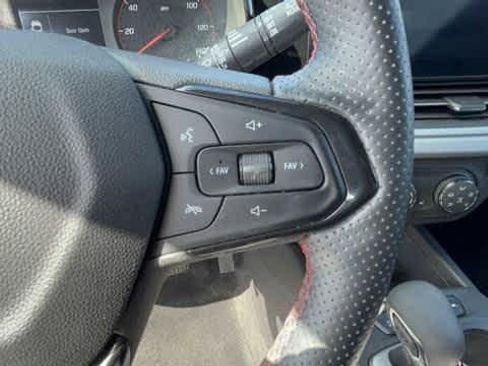 Used 2024 Chevrolet Trax RS w/ Sunroof Package FWD image 15
