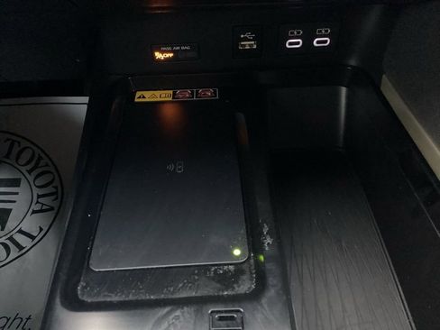 Used 2025 Toyota Camry LE image 19