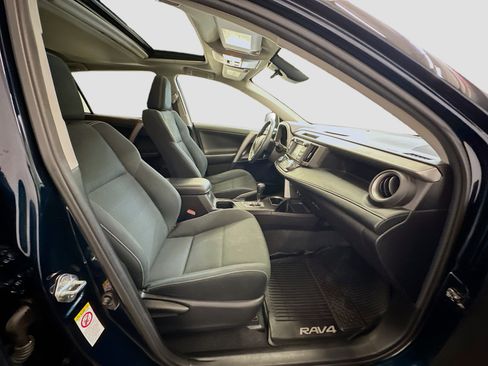 Used 2018 Toyota RAV4 XLE AWD/4WD image 33