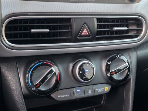 Used 2019 Hyundai Kona SEL image 18