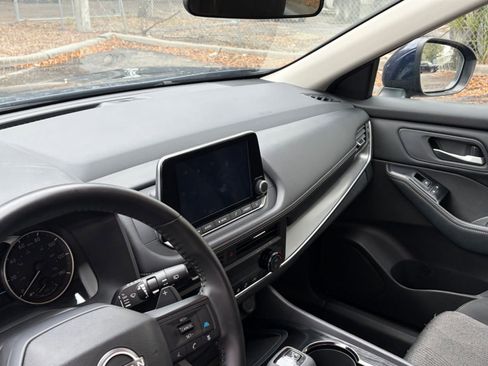 Used 2025 Nissan Rogue SV image 59