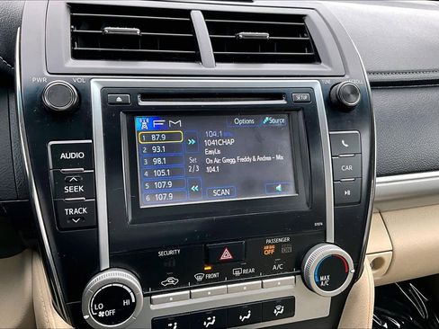 Used 2013 Toyota Camry LE image 28