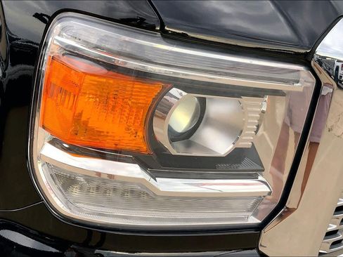 Used 2015 GMC Sierra 1500 Denali RWD image 27
