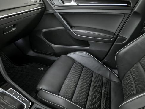 Used 2019 Volkswagen Golf 4-Door image 31