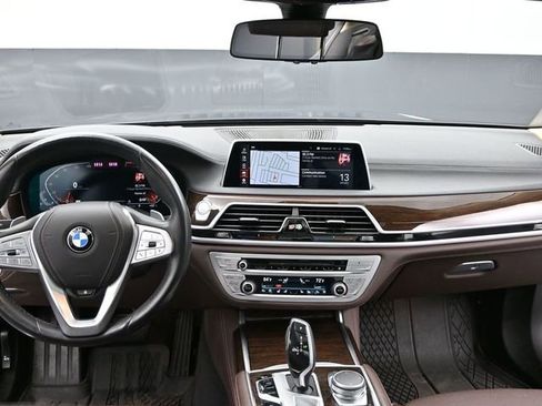 Used 2020 BMW 750i xDrive image 13