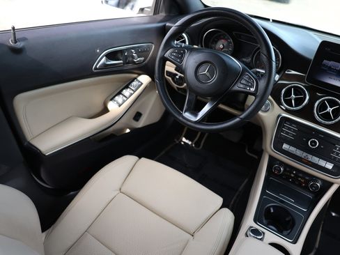 Used 2019 Mercedes-Benz CLA 250 image 24