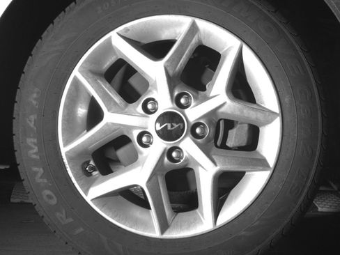 Used 2025 Kia Soul LX w/ LX Technology Package FWD image 18