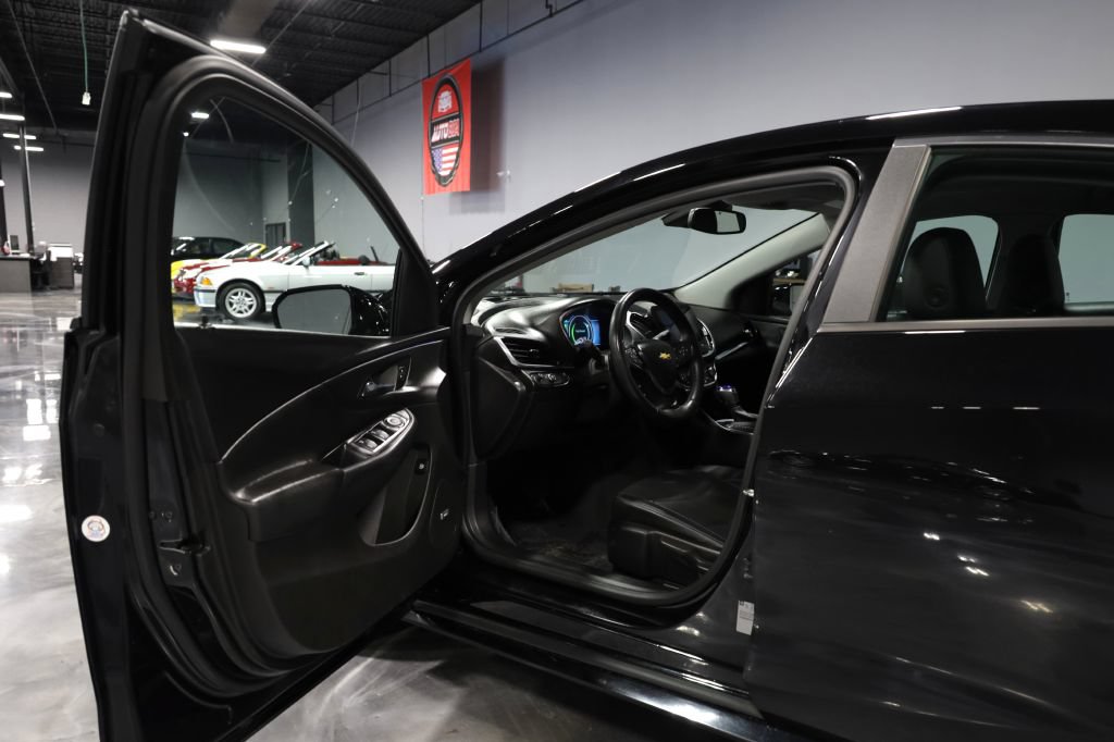 Used 2017 Chevrolet Volt Premier w/ Driver Confidence II Package FWD image 9