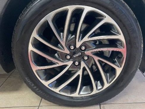 Used 2019 Lincoln Nautilus Reserve FWD image 28