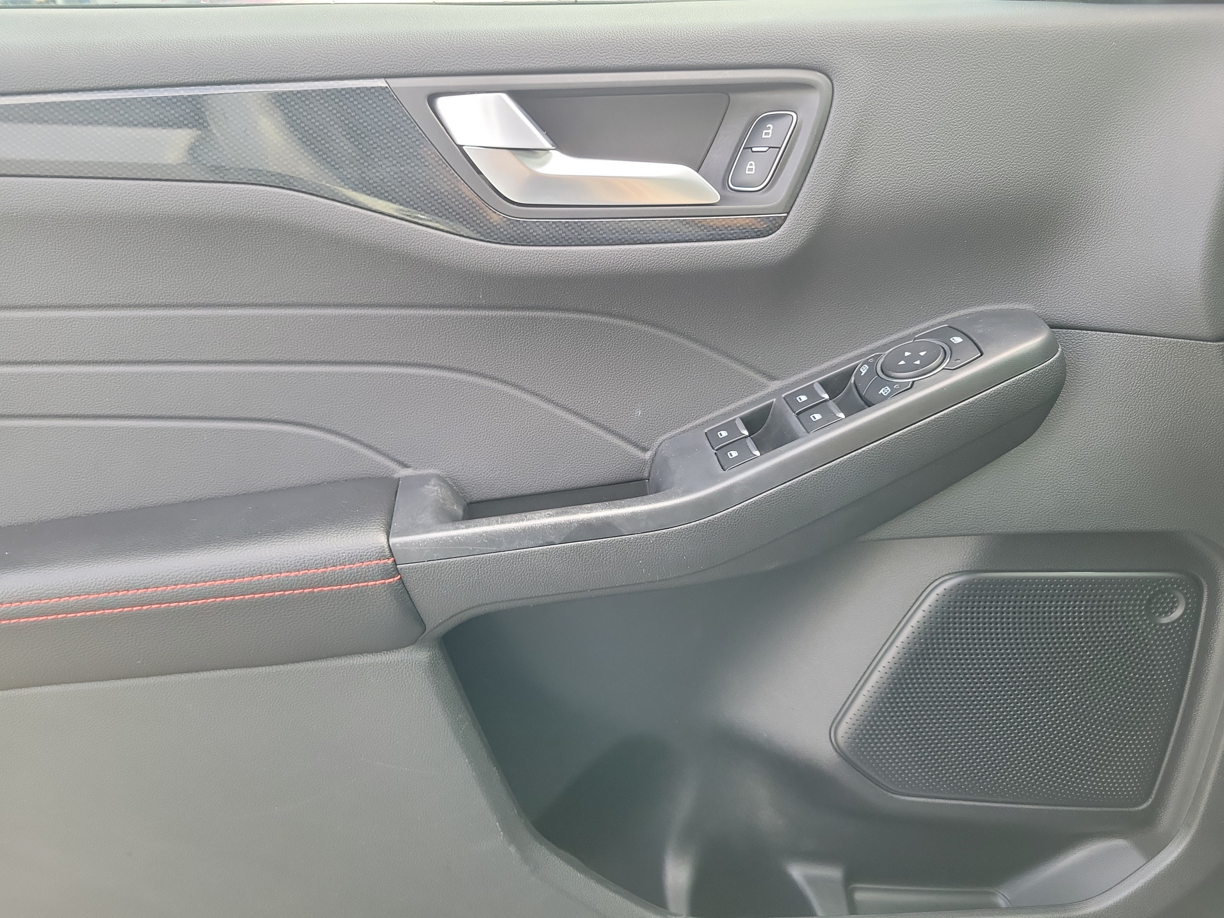 Used 2024 Ford Escape ST-Line w/ Tech Pack #1 FWD image 29