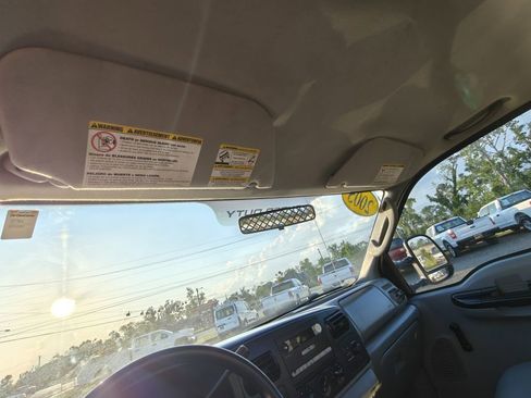 Used 2005 Ford F350 XL image 26