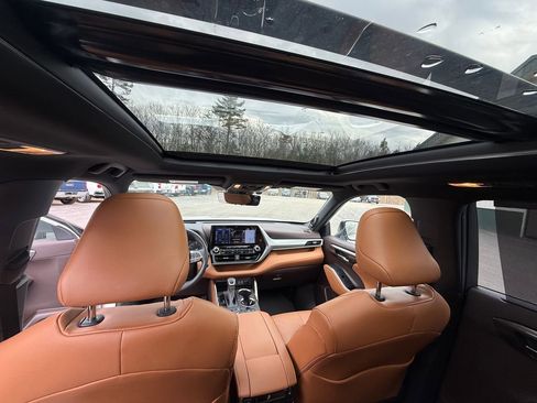 Used 2022 Toyota Highlander Platinum image 29