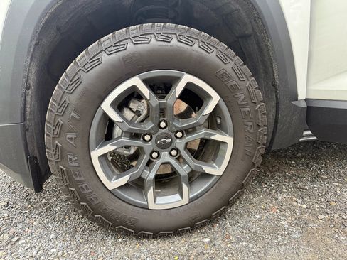 New 2025 Chevrolet Equinox ACTIV w/ Safety and Technology Package image 11