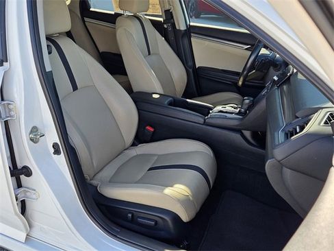 Used 2019 Honda Civic Touring image 17