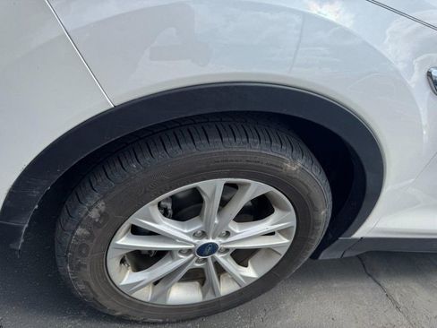 Used 2019 Ford Escape SEL image 4