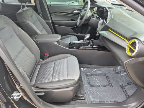 Used 2024 Chevrolet Trax LT FWD image 28