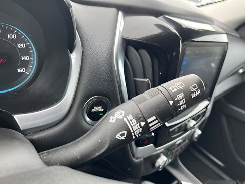 Certified 2021 Chevrolet Traverse LT image 3