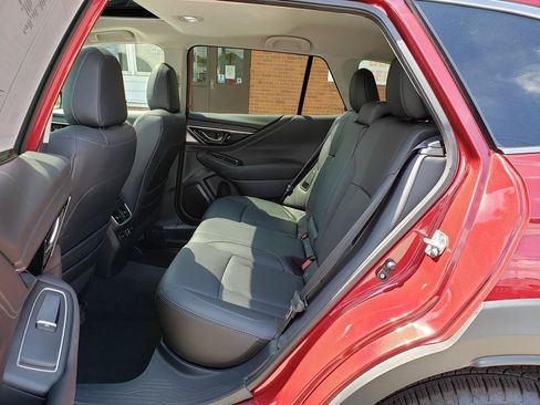 Used 2025 Subaru Outback Limited AWD/4WD image 11