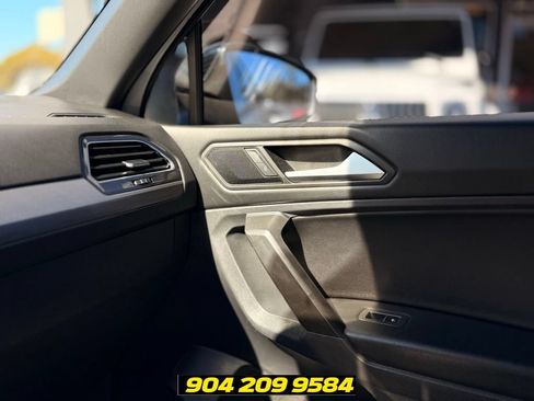 Used 2021 Volkswagen Tiguan SE FWD image 22