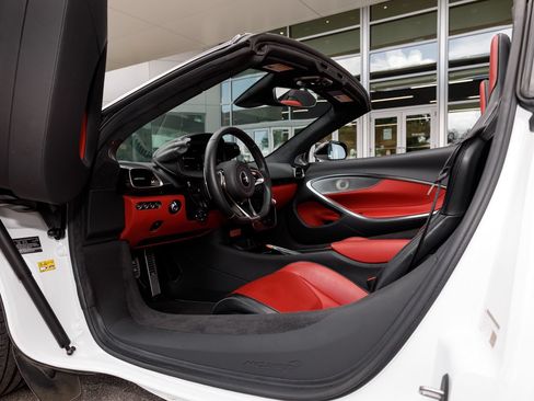 Used 2025 McLaren Artura Spider RWD image 50