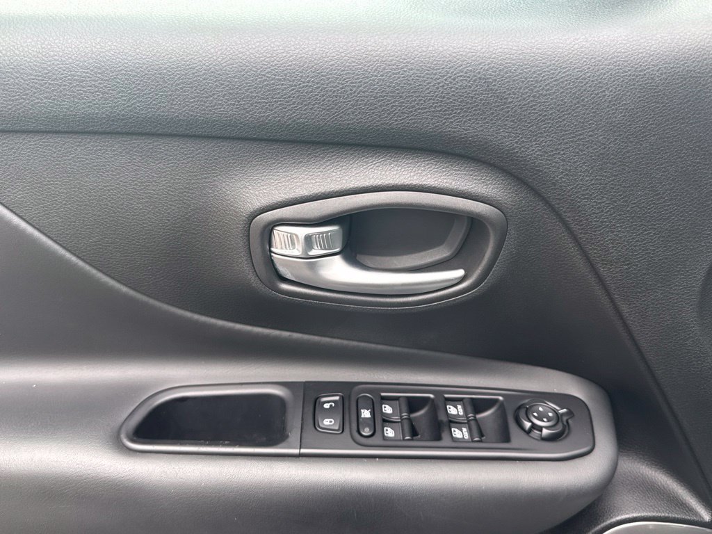 Used 2020 Jeep Renegade Limited w/ UConnect 8.4 Nav Group AWD/4WD image 29