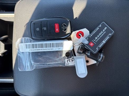 Certified 2025 Toyota 4Runner TRD Off-Road image 37