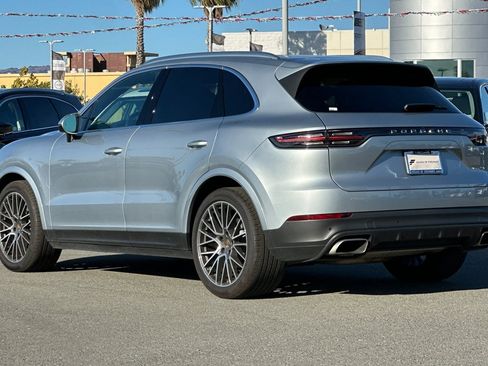 Used 2023 Porsche Cayenne Platinum Edition image 6