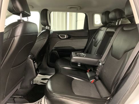 Used 2022 Jeep Compass Latitude AWD/4WD image 17