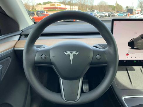 Used 2024 Tesla Model Y Long Range image 16