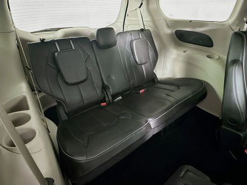Certified 2020 Chrysler Pacifica Limited image 36