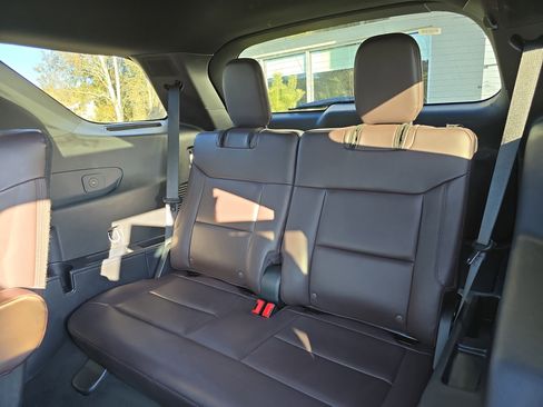 Used 2025 Ford Explorer Platinum w/ LUX Leather Package image 15