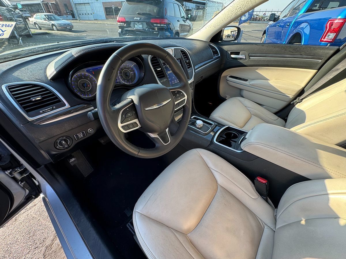 Used 2022 Chrysler 300 Touring L AWD/4WD image 15
