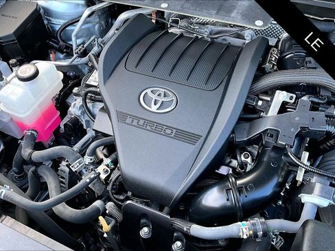 Used 2024 Toyota Highlander LE image 30