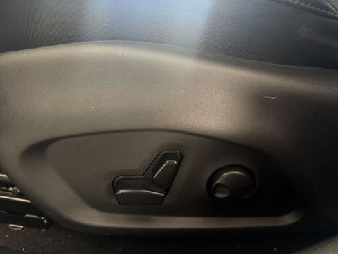 Used 2023 Jeep Compass Latitude w/ Sun and Sound Group AWD/4WD image 11