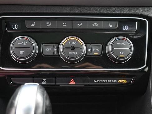 Used 2022 Volkswagen Atlas Cross Sport SE AWD/4WD image 22