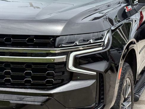 Used 2021 Chevrolet Suburban Z71 w/ Luxury Package AWD/4WD image 10