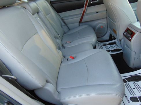 Used 2012 Toyota Highlander Limited w/ Tow Pkg image 14
