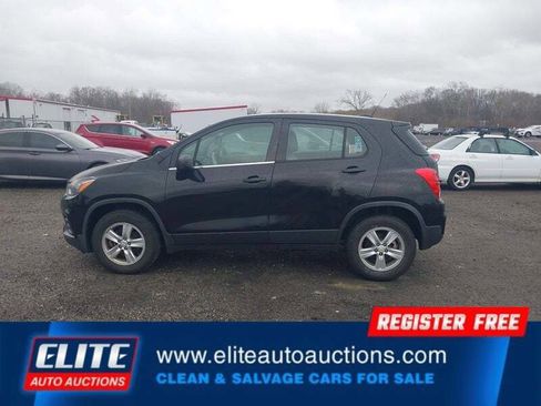 Used 2018 Chevrolet Trax LS image 27