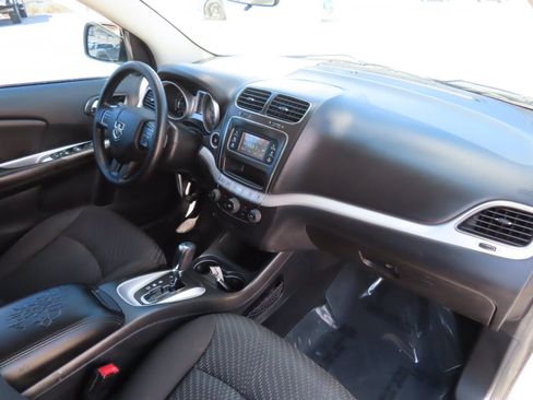 Used 2017 Dodge Journey SXT w/ Comfort/Convenience Group FWD image 20