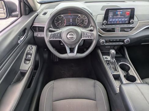 Used 2024 Nissan Altima 2.5 SV FWD image 14
