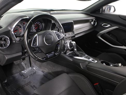 Used 2021 Chevrolet Camaro LT w/ Technology Package image 4