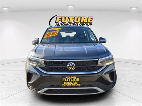 Used 2024 Volkswagen Taos SE image 2