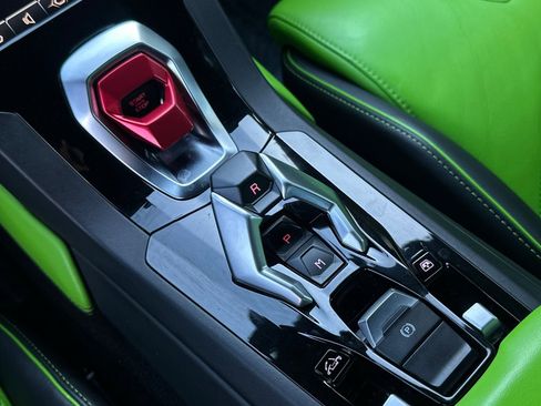 Used 2021 Lamborghini Huracan EVO image 21