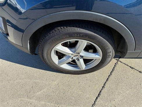 Used 2017 Ford Explorer XLT image 10