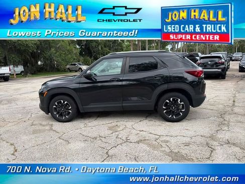 Used 2022 Chevrolet TrailBlazer LT w/ Convenience Package FWD image 4