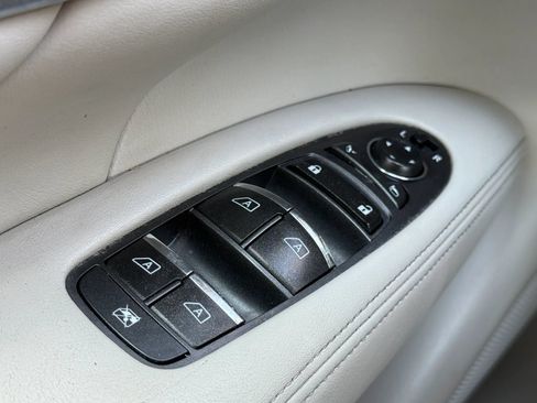 Used 2011 INFINITI M37 w/ Deluxe Touring Pkg RWD image 24
