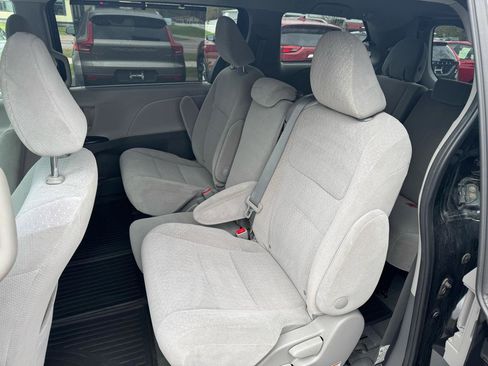 Used 2020 Toyota Sienna LE FWD image 11
