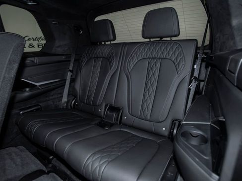 Used 2025 BMW X7 xDrive40i w/ M Sport Package image 21