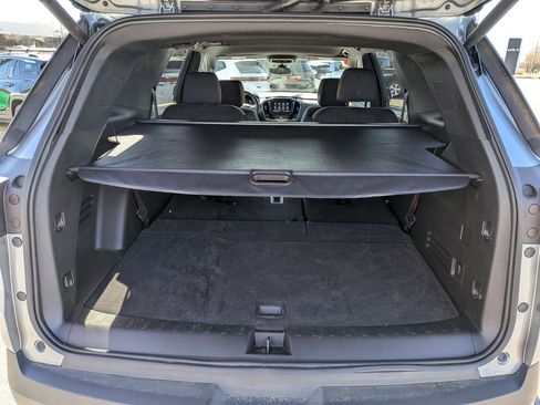 Used 2023 Chevrolet Traverse LT image 34